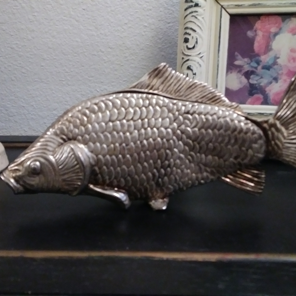 Decorative coastal Metallic Fish Accent - Silver Finish